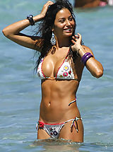 Tiny Bikini, Sweet Elisabetta Gregoraci sexy bikini beach pics