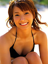Micro Bikini, Miki Fujimoto in Gravure goddess is stunningly beautiful in her black bikini