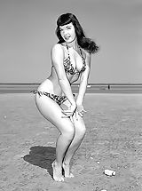 Micro Bikini, Antique Bitches