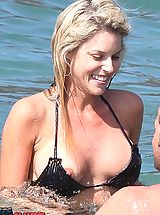 Micro Bikini, Exclusive public downblouse from skilful hunter