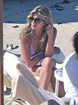 Micro Bikini, Oops Nude Celebrity Jennifer Aniston