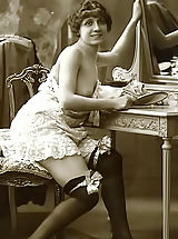 Vintage And Retro, The Famous Vintage Riscue Cards From France 1920 Displaying Beautiful Nudes